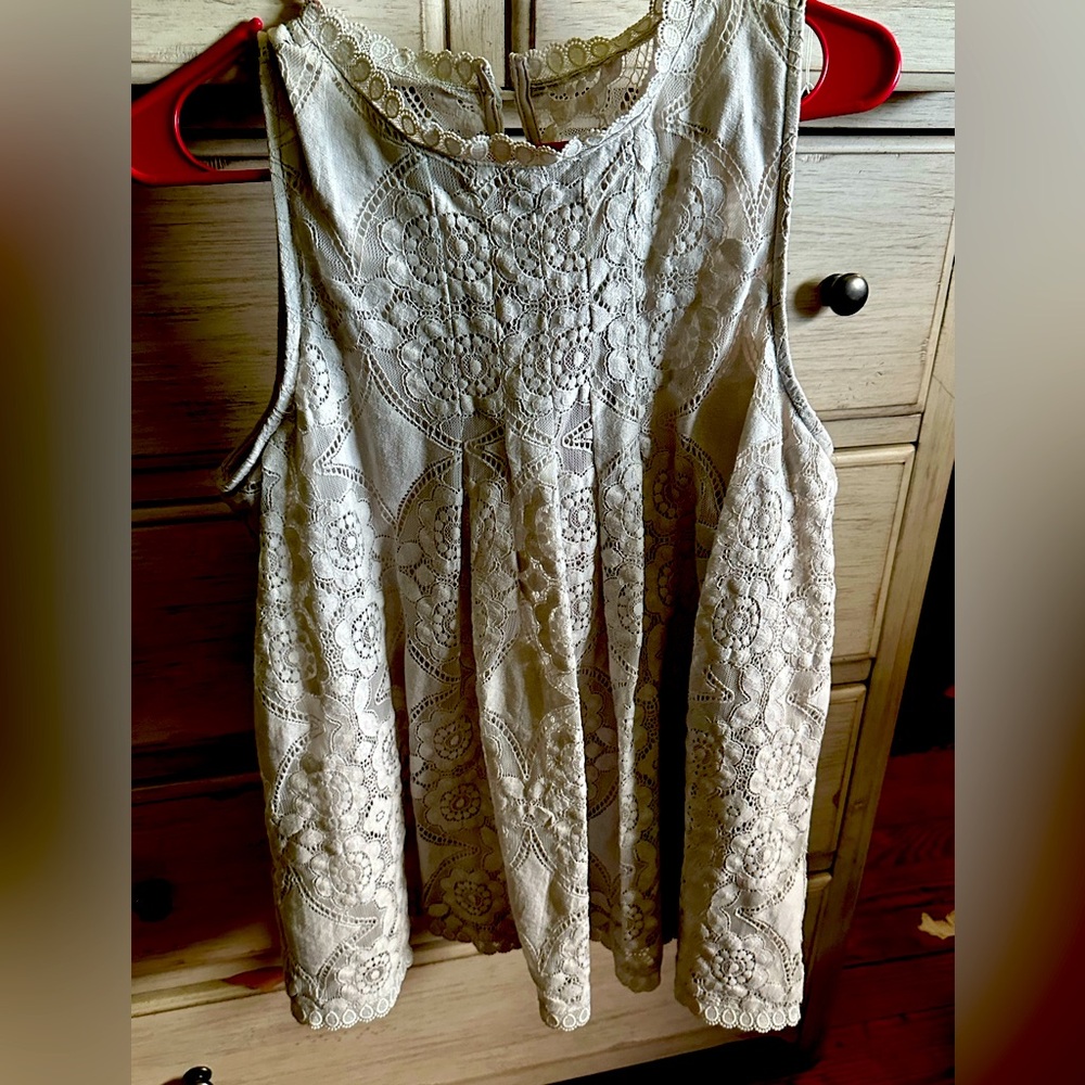 Doe And Rae Lace Sleeveless Flowy Top
